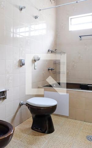 Casa à venda com 170m², 2 quartos e 2 vagasBanheiro 1