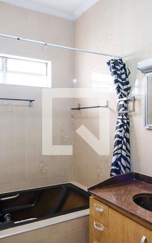 Casa à venda com 170m², 2 quartos e 2 vagasBanheiro 1