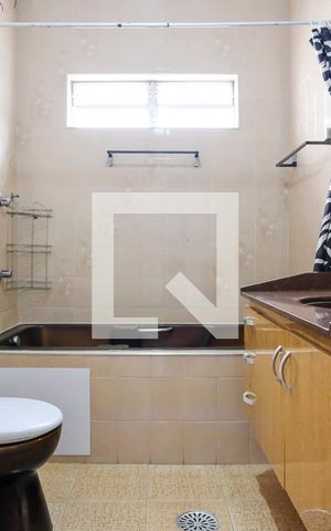 Casa à venda com 170m², 2 quartos e 2 vagasBanheiro 1