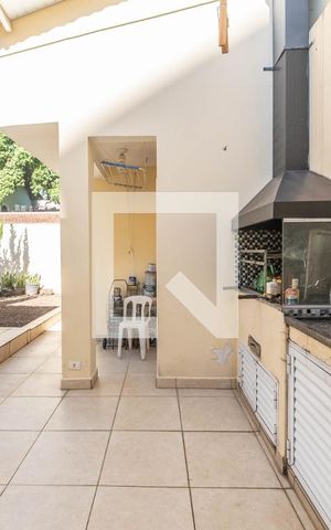 Casa à venda com 190m², 4 quartos e 6 vagas Casa à venda com 190m², 4 quartos e 6 vagasÁrea Gourmet