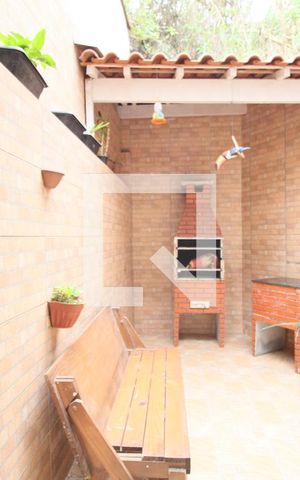 Casa à venda com 84m², 3 quartos e 1 vagaÁrea gourmet/Lavandeira 