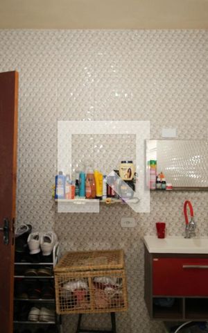 Casa à venda com 84m², 3 quartos e 1 vagaBanheiro suíte 