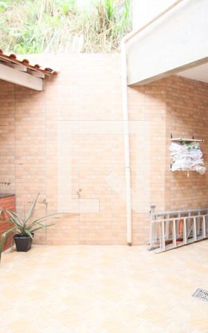 Casa à venda com 84m², 3 quartos e 1 vagaÁrea gourmet/Lavandeira 