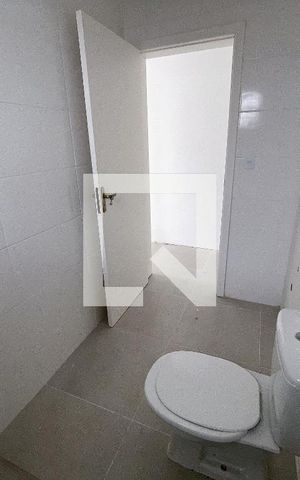 Casa à venda com 101m², 2 quartos e 2 vagas Casa à venda com 101m², 2 quartos e 2 vagasBanheiro