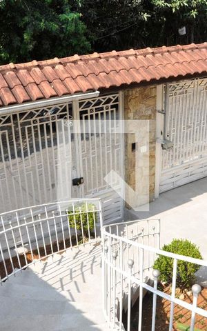 Casa à venda com 400m², 3 quartos e 4 vagas Casa à venda com 400m², 3 quartos e 4 vagasEscada Saída/Entrada e Garagem