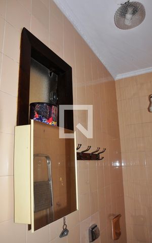 Casa à venda com 400m², 3 quartos e 4 vagas Casa à venda com 400m², 3 quartos e 4 vagasBanheiro da Área de Serviço e Quintal