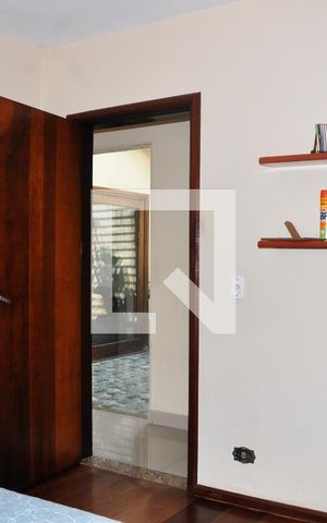 Casa à venda com 400m², 3 quartos e 4 vagas Casa à venda com 400m², 3 quartos e 4 vagasDetalhe - Quarto 02