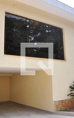 Casa à venda com 400m², 3 quartos e 4 vagas Casa à venda com 400m², 3 quartos e 4 vagasGaragem