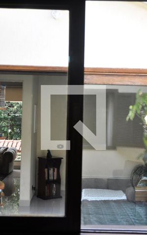 Casa à venda com 400m², 3 quartos e 4 vagas Casa à venda com 400m², 3 quartos e 4 vagasDetalhe - Vista do Quarto 01 com Suíte