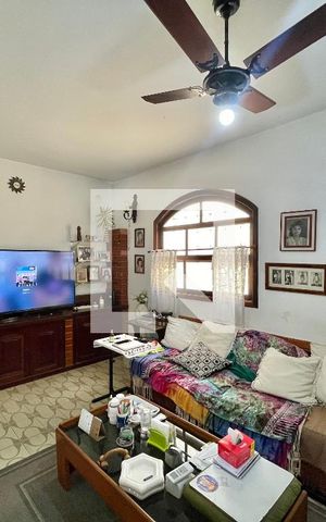 Casa de condomínio à venda com 250m², 3 quartos e 1 vaga Casa de condomínio à venda com 250m², 3 quartos e 1 vagaSala de TV