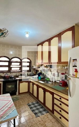 Casa de condomínio à venda com 250m², 3 quartos e 1 vaga Casa de condomínio à venda com 250m², 3 quartos e 1 vagaCozinha