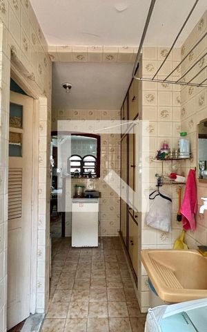 Casa de condomínio à venda com 250m², 3 quartos e 1 vaga Casa de condomínio à venda com 250m², 3 quartos e 1 vagaÁrea de serviço