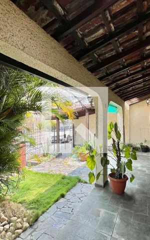 Casa de condomínio à venda com 250m², 3 quartos e 1 vaga Casa de condomínio à venda com 250m², 3 quartos e 1 vagaVaranda da frente