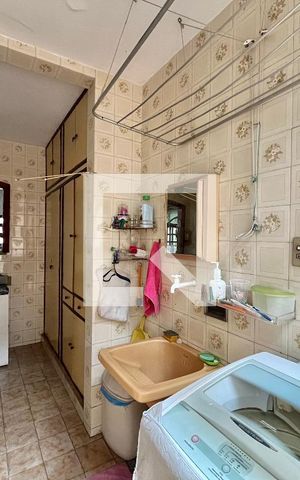 Casa de condomínio à venda com 250m², 3 quartos e 1 vaga Casa de condomínio à venda com 250m², 3 quartos e 1 vagaÁrea de serviço