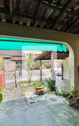Casa de condomínio à venda com 250m², 3 quartos e 1 vaga Casa de condomínio à venda com 250m², 3 quartos e 1 vagaVaranda da frente