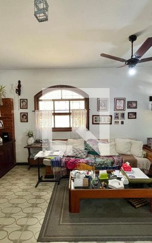 Casa de condomínio à venda com 250m², 3 quartos e 1 vaga Casa de condomínio à venda com 250m², 3 quartos e 1 vagaSala de TV