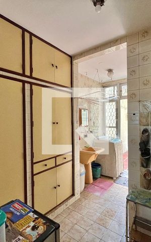 Casa de condomínio à venda com 250m², 3 quartos e 1 vaga Casa de condomínio à venda com 250m², 3 quartos e 1 vagaÁrea de serviço