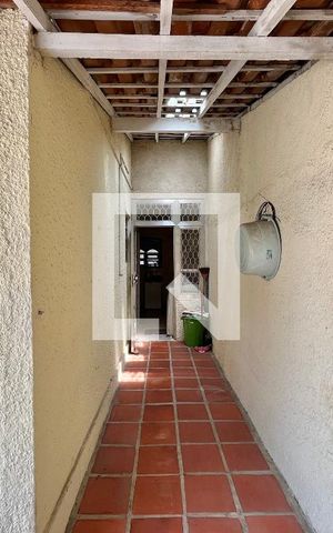 Casa de condomínio à venda com 250m², 3 quartos e 1 vaga Casa de condomínio à venda com 250m², 3 quartos e 1 vagaLateral da casa