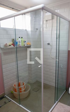 Apartamento à venda com 106m², 3 quartos e 1 vaga Apartamento à venda com 106m², 3 quartos e 1 vagaBanheiro da Suíte 3