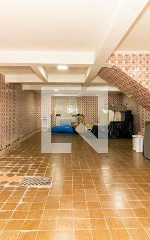 Casa à venda com 258m², 3 quartos e 4 vagas Casa à venda com 258m², 3 quartos e 4 vagasGaragem