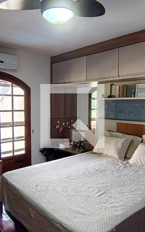 Casa de condomínio à venda com 250m², 4 quartos e 2 vagas Casa de condomínio à venda com 250m², 4 quartos e 2 vagasquarto 2 suite