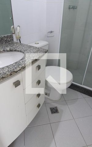 Apartamento para alugar com 75m², 2 quartos e 1 vagaQuarto 2 - Banheiro da Suíte