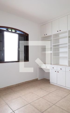 Casa para alugar com 120m², 2 quartos e 2 vagasQuarto