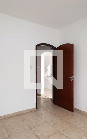 Casa para alugar com 120m², 2 quartos e 2 vagasQuarto