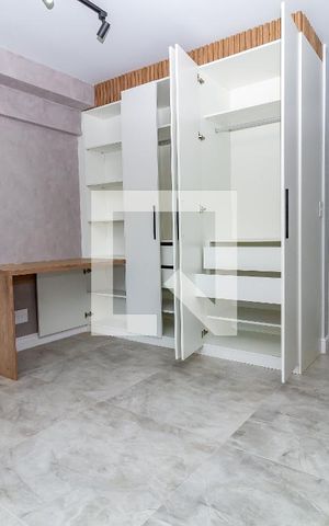 Studio para alugar com 30m², 1 quarto e sem vaga Studio para alugar com 30m², 1 quarto e sem vagaSala / Quarto