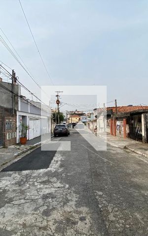 Casa para alugar com 100m², 2 quartos e 2 vagas Casa para alugar com 100m², 2 quartos e 2 vagasVista da Rua