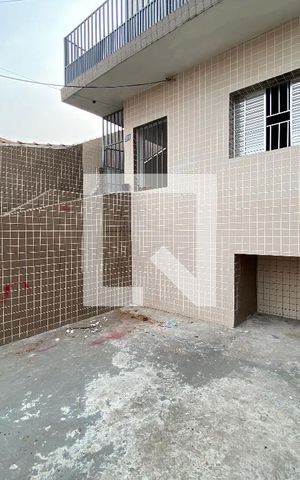 Casa para alugar com 100m², 2 quartos e 2 vagas Casa para alugar com 100m², 2 quartos e 2 vagasGaragem