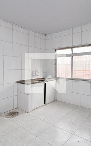 Casa para alugar com 100m², 2 quartos e 2 vagasCozinha