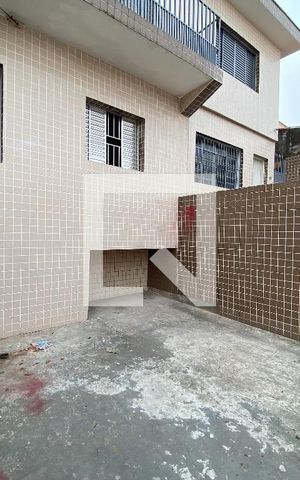 Casa para alugar com 100m², 2 quartos e 2 vagas Casa para alugar com 100m², 2 quartos e 2 vagasGaragem