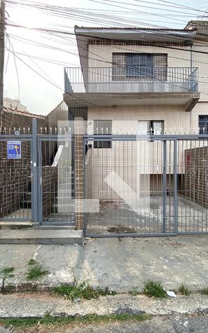 Casa para alugar com 100m², 2 quartos e 2 vagas Casa para alugar com 100m², 2 quartos e 2 vagasFachada com plaquinha