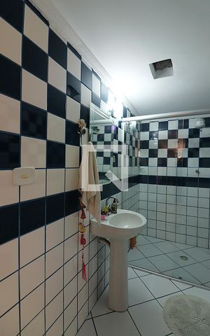 Casa à venda com 246m², 3 quartos e 3 vagasBanheiro de serviço