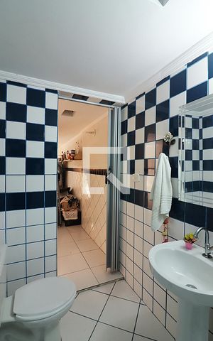 Casa à venda com 246m², 3 quartos e 3 vagasBanheiro de serviço