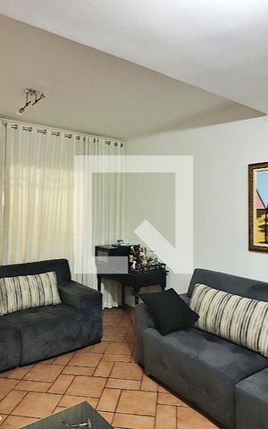 Casa à venda com 246m², 3 quartos e 3 vagasSala