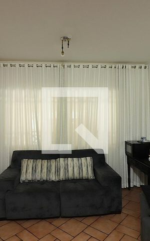 Casa à venda com 246m², 3 quartos e 3 vagasSala
