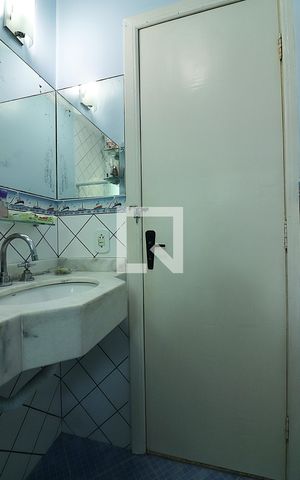 Casa à venda com 246m², 3 quartos e 3 vagasBanheiro Social