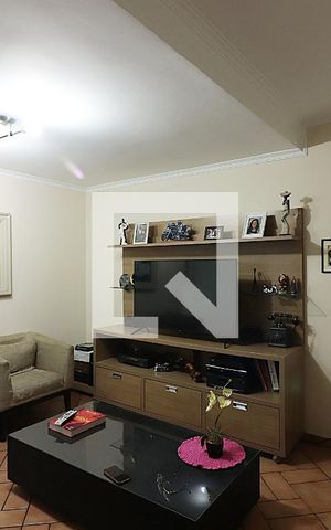 Casa à venda com 246m², 3 quartos e 3 vagasSala