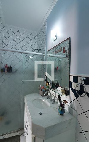 Casa à venda com 246m², 3 quartos e 3 vagasQuarto 1 - Suíte Banheiro