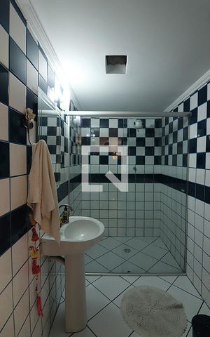Casa à venda com 246m², 3 quartos e 3 vagasBanheiro de serviço