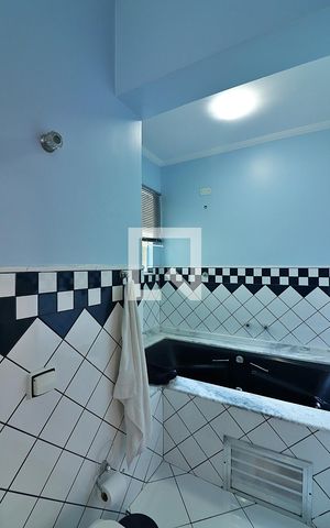 Casa à venda com 246m², 3 quartos e 3 vagasQuarto 1 - Suíte Banheiro