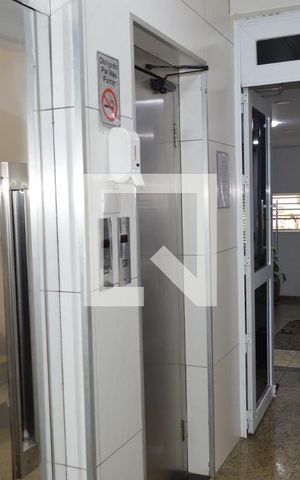 Studio à venda com 30m², 1 quarto e sem vagaElevadores