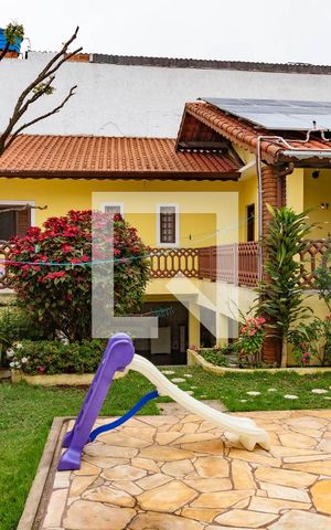 Casa à venda com 313m², 4 quartos e 3 vagas Casa à venda com 313m², 4 quartos e 3 vagasJardim