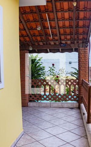 Casa à venda com 313m², 4 quartos e 3 vagas Casa à venda com 313m², 4 quartos e 3 vagasVaranda