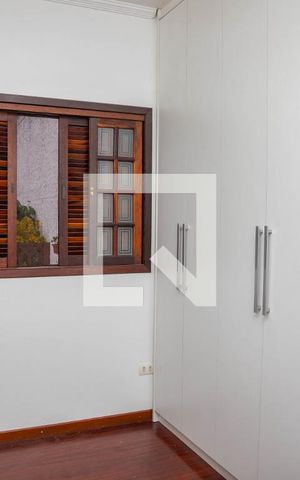 Casa à venda com 313m², 4 quartos e 3 vagas Casa à venda com 313m², 4 quartos e 3 vagasQuarto 4