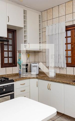 Casa à venda com 313m², 4 quartos e 3 vagas Casa à venda com 313m², 4 quartos e 3 vagasCozinha