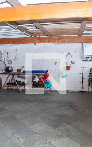 Casa à venda com 313m², 4 quartos e 3 vagas Casa à venda com 313m², 4 quartos e 3 vagasGaragem