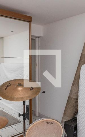Casa à venda com 313m², 4 quartos e 3 vagas Casa à venda com 313m², 4 quartos e 3 vagasEdícula - quarto